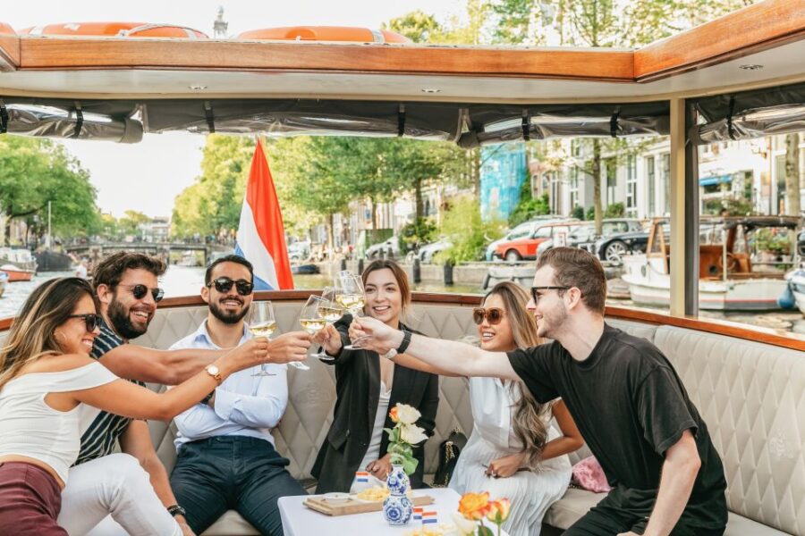 Amsterdam: Classic Boat Cruise With Cheese & Wine Option