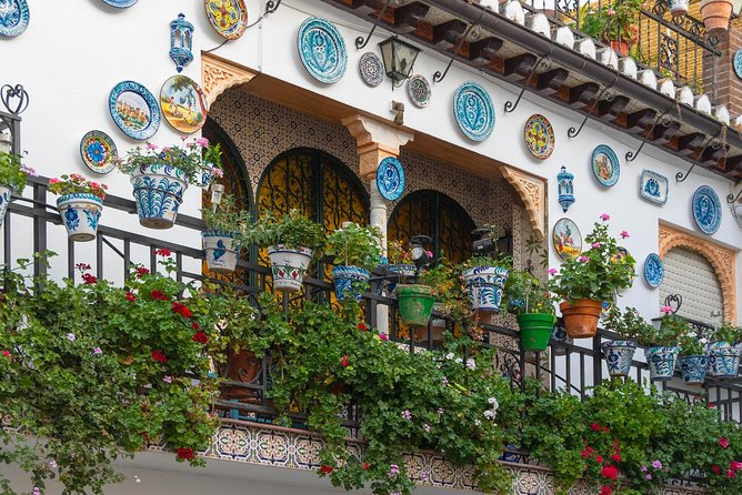 Albaicinʼ & Sacromonte Walking Tour - Key Points