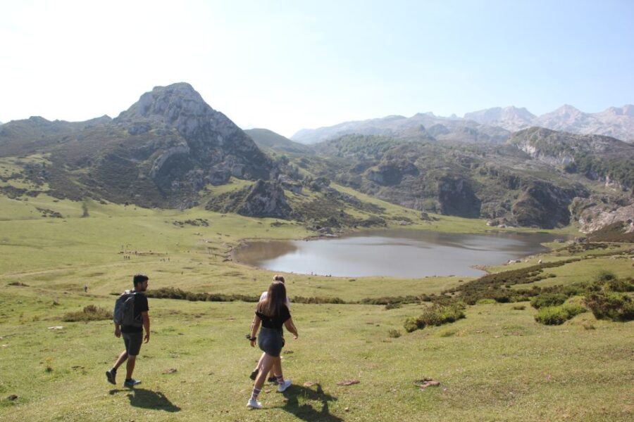 Arriondas: Covadonga Lakes Guided Tour