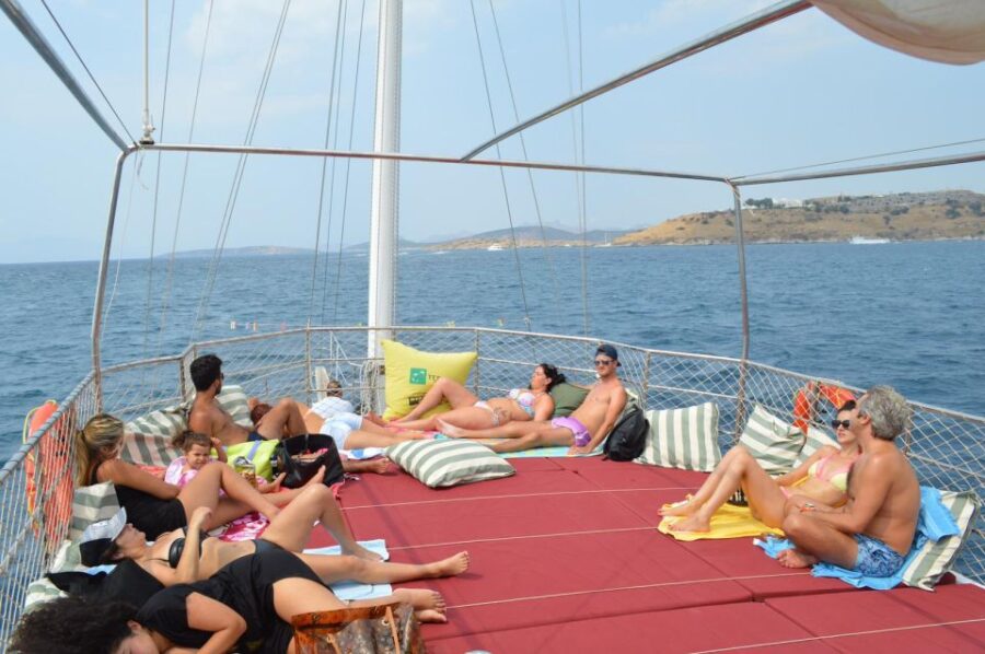 Bodrum: Orak or Black Island Boat Tour With Lunch