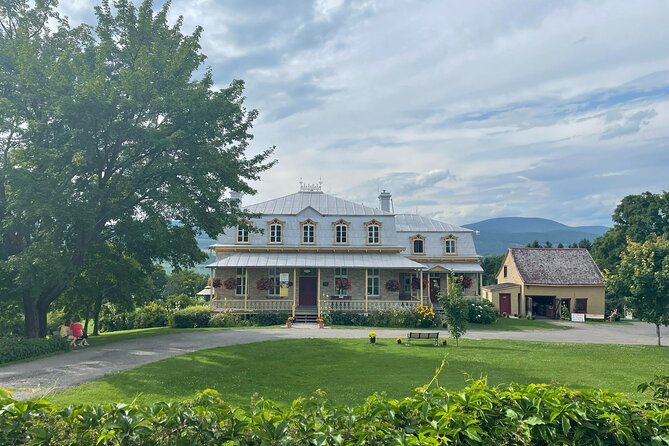 Custom 4 Hour Tour With a Private Driver in Quebec