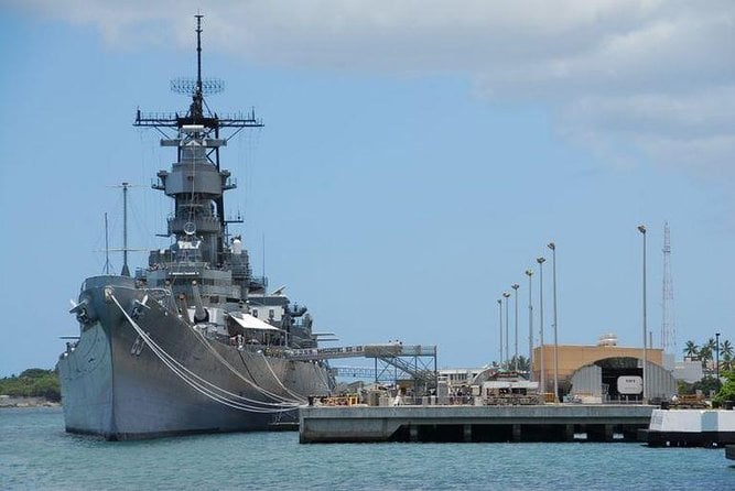 Day Trip From Kona to Oahu: Pearl Harbor & City