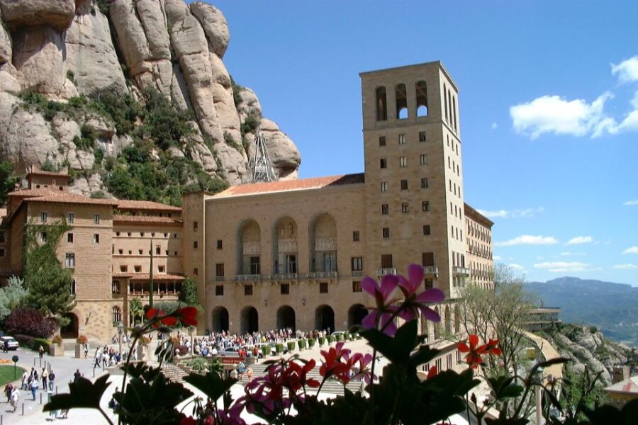 From LLORET De Mar: Full-Day Trip to Montserrat