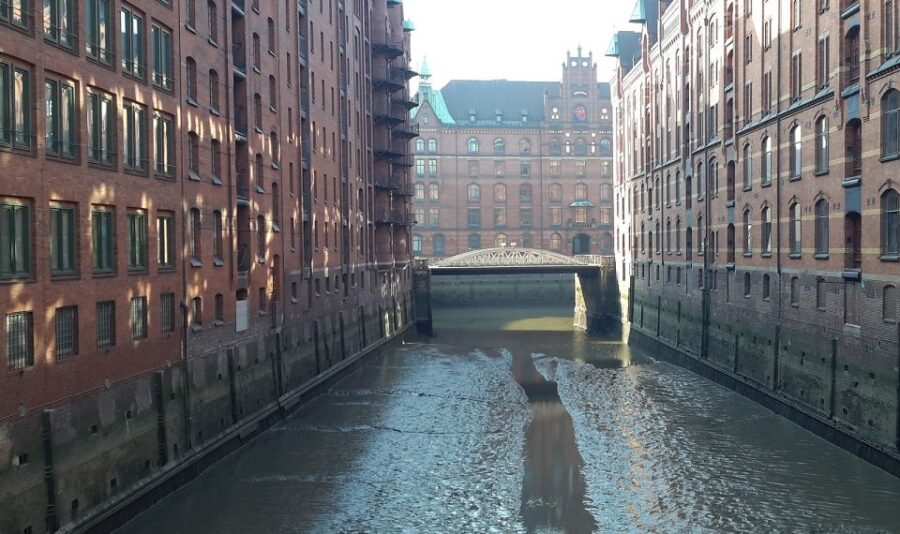 Hamburg: Speicherstadt and Hafencity Guided Tour