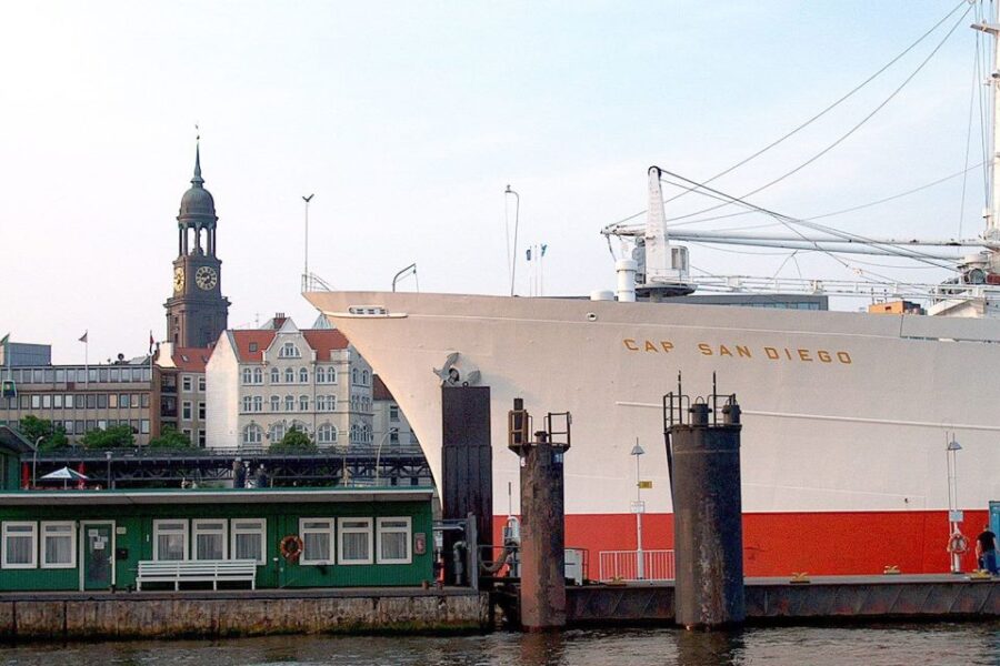 Hamburg: Traditional Harbor Tour With Commentary