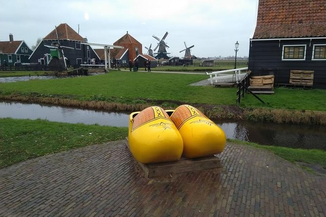 Keukenhofs Tulips and Windmills Small-Group Tour From Amsterdam - Exploring Zaanse Schans