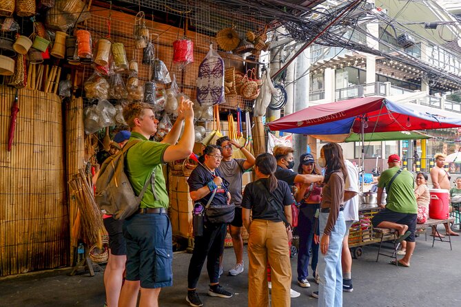 Manila City Tour: Intramuros by Bike & Food Tasting in Chinatown