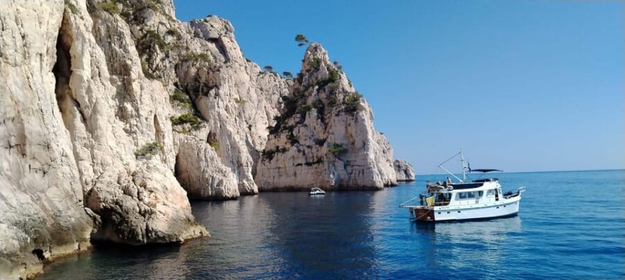 Marseille: Boat Rental for a Unique Day in the Calanques