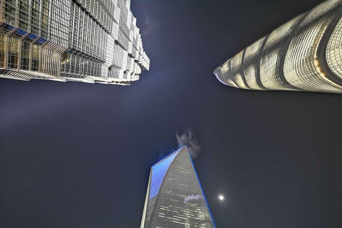 Private Evening Tour: VIP Huangpu River Cruise and Shanghai Lights
