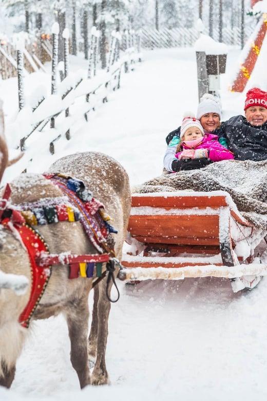 Rovaniemi: Private Pro Photoshoot in Santa Claus Village - Good To Know