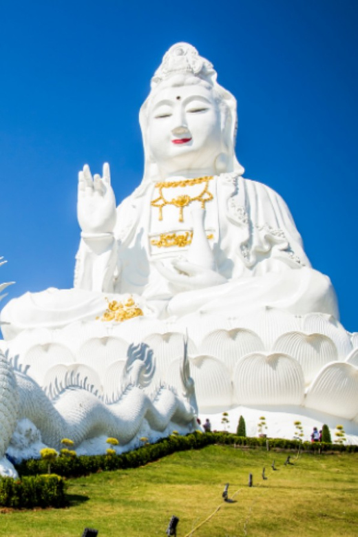 From Chiang Mai: Chiang Rai White, Blue & Red 3 Temples Tour