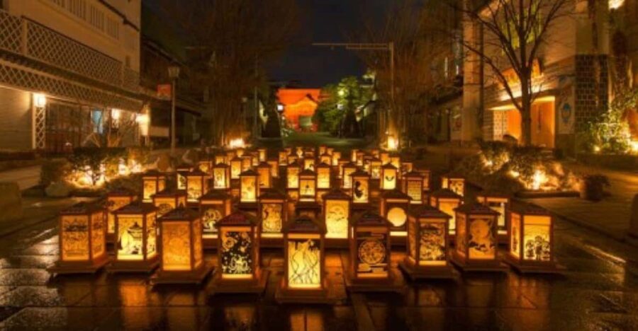 1-Day Tour: Snow Monkeys & Zenko-ji Tomyo Lantern Festival