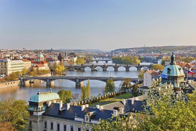 1 Hour Prague Panoramic Vltava River Sightseeing Cruise - Cruise Details and Amenities