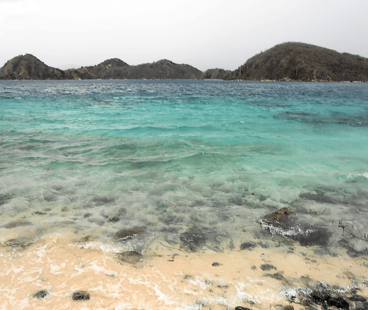 3 Hours Guided Clear Kayak Around Labuan Bajo