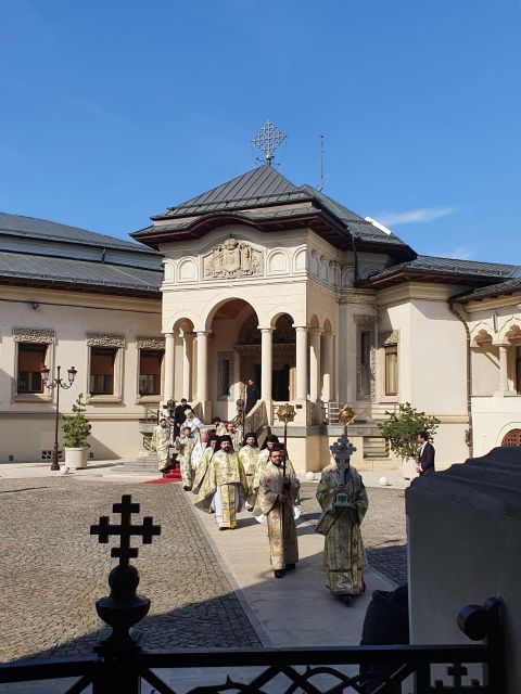 8h Bucharest Communism Tour With Draculas Tomb
