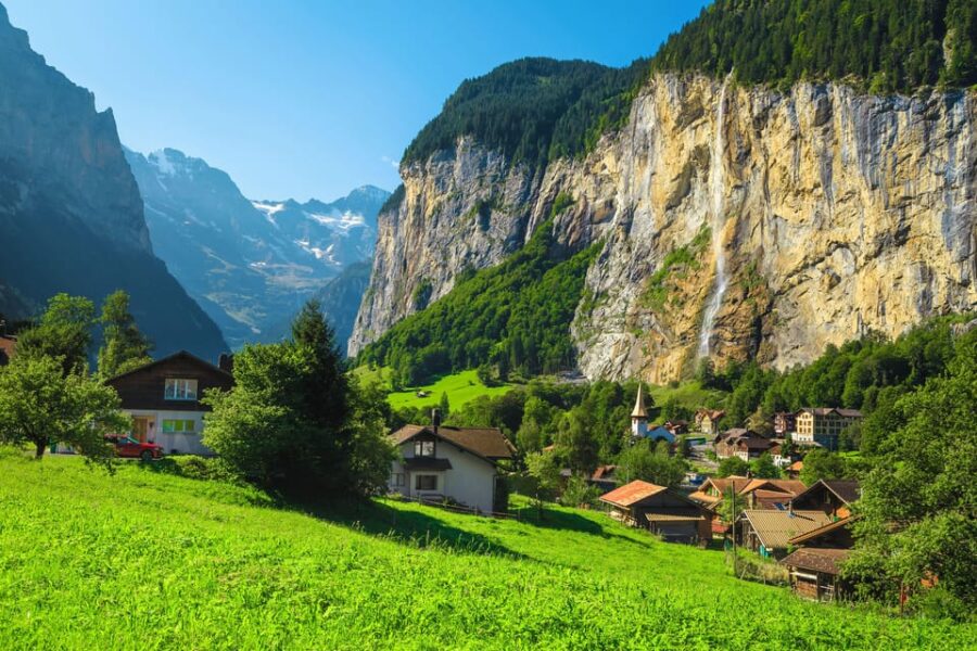 A Day at Lake Brienz and Lauterbrunnen Tour From Zurich