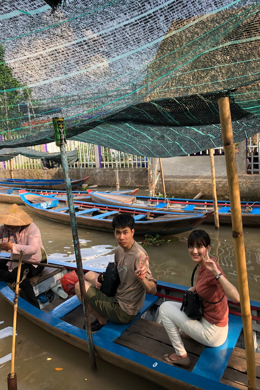 A Train Is Coming! a Special Train for Sightseeing in Makon Valley / Japanese Language Guide / Specialized Vehicle / Lunch Included / Afternoon Departure / Scenic Views / Horse-Drawn Carriage Experience