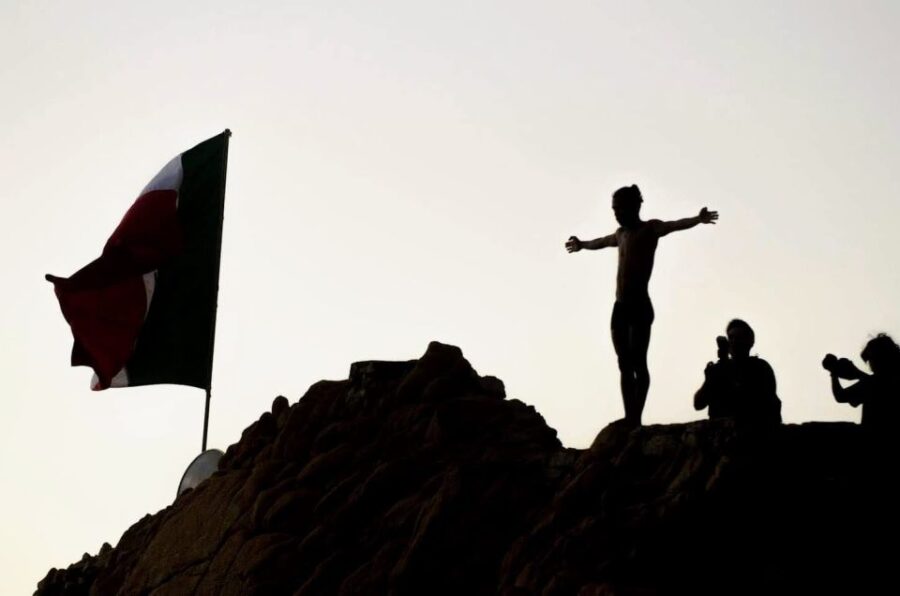 *Acapulco High Cliff Divers With 2 Drinks by Night - Activity Overview