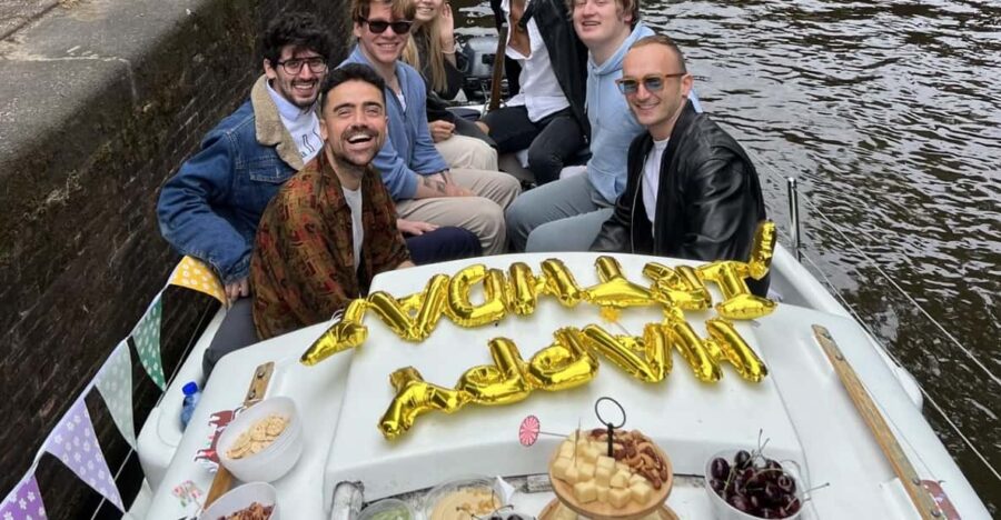 Adamboat: Cozy City Centre Cruise