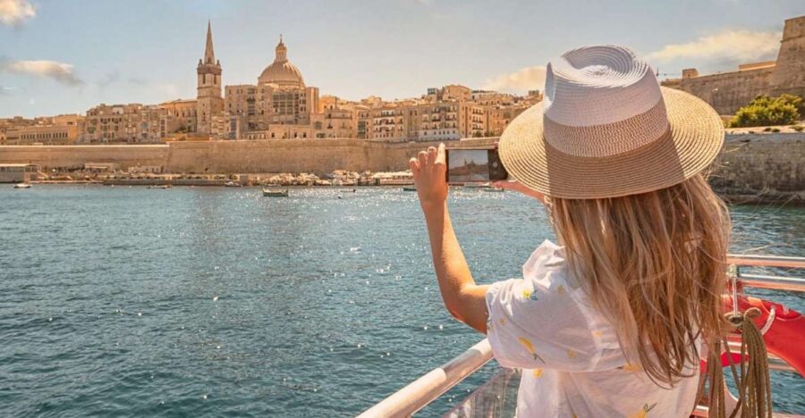 Afternoon Harbours Cruise With Guide and Roundtrip Transfers