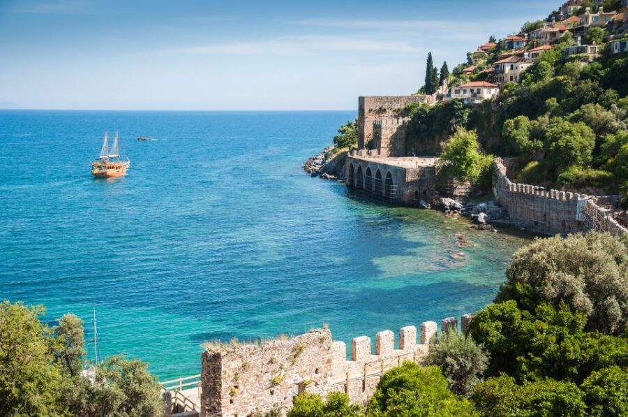 Alanya: Boat Trip With Lunch, Drinks, and Swim Stops