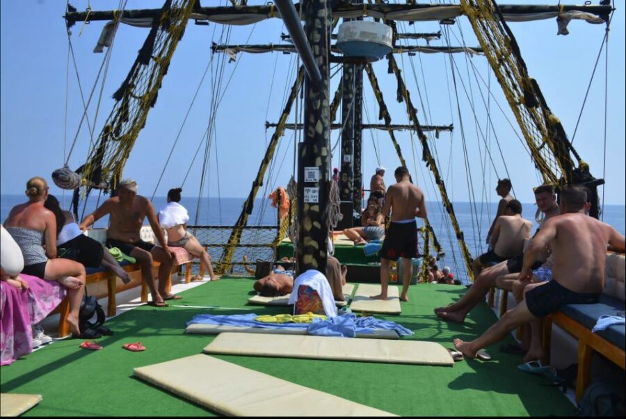 Alanya: Pirate Boat Tour W/ BBQ & Foam Party