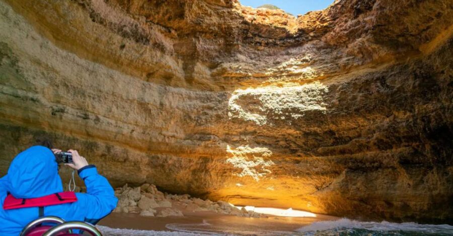 Albufeira: 2.5-Hour Private Dolphin & Benagil Caves Tour