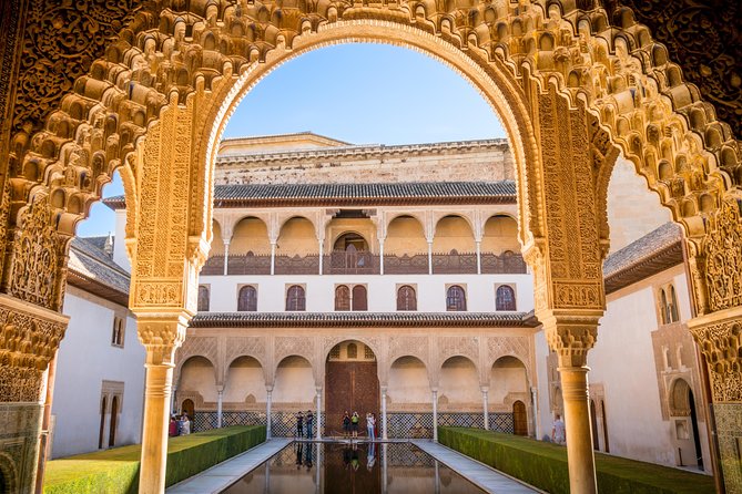 Alhambra & Generalife: Exclusive 3-Hour Private Tour With Tickets Included