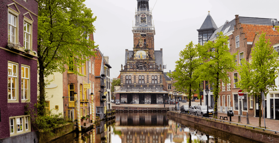 Alkmaar: Guided Walking Tour With Welcome Drink