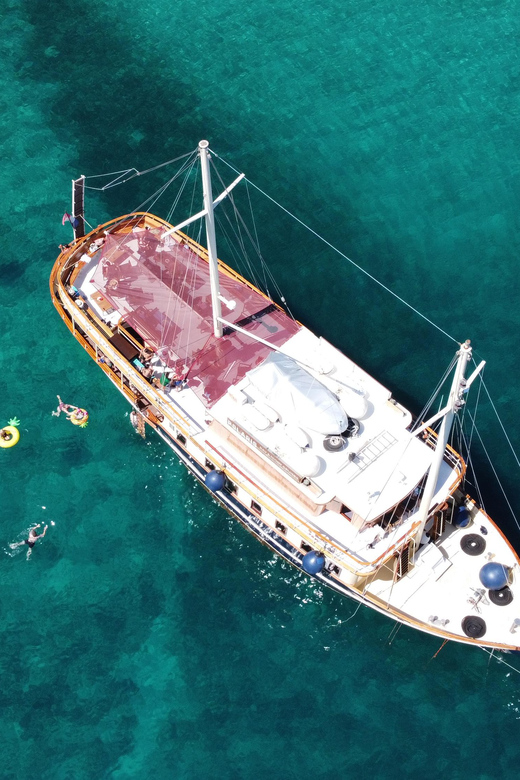 All Inclusive Brač & Šolta Island Swimming Cruise