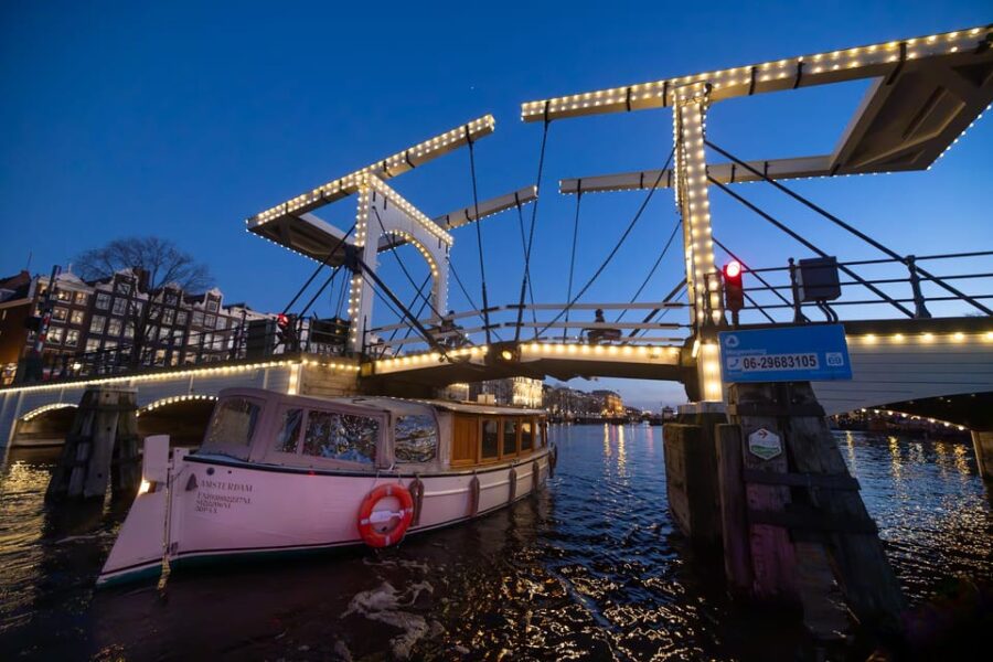 Amsterdam: 2h Canal Cruise Incl.Dutch Snacks & Drinks Option