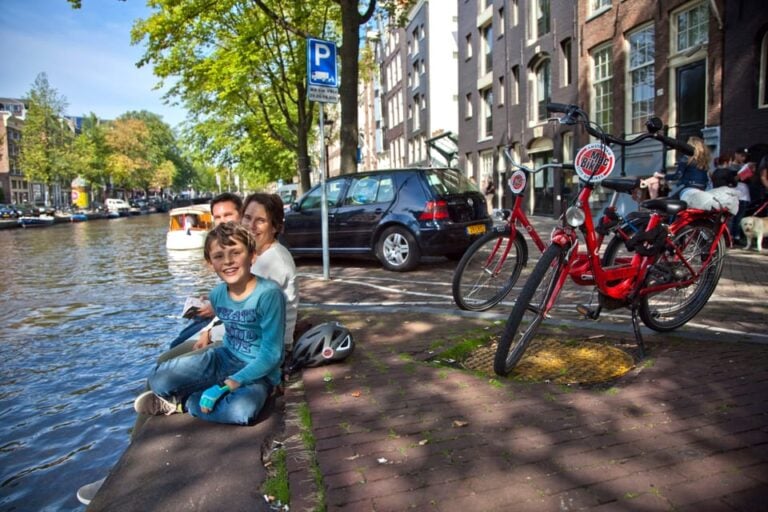 Amsterdam: 3-Hour or Full-Day Bike Rental With Lock