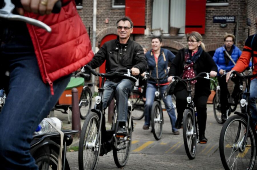Amsterdam: Guided City Bike Tour in French