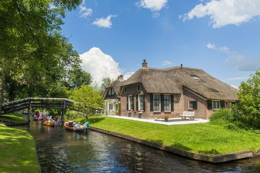 Amsterdam: Small Group or Private Tour to Giethoorn + Lunch - Tour Overview and Pricing