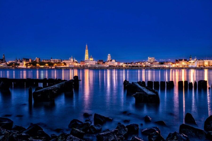 Antwerp: Walking Tour With Audioguide App