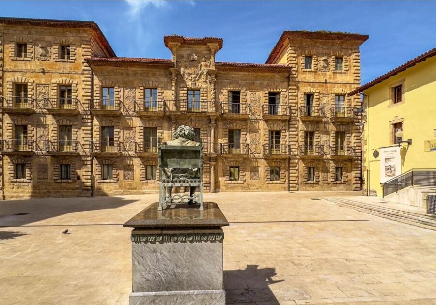 Avilés Scavenger Hunt and Sights Self-Guided Tour