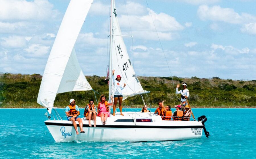Bacalar: Group Sailing Trip With Swimming and Drinks