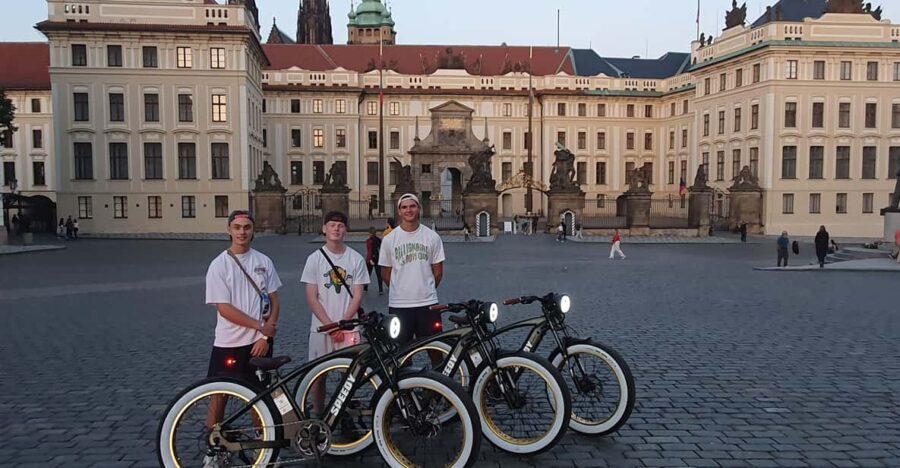 Bachelorette/Bachelor Party – City Sightseeing E-Bike Tour