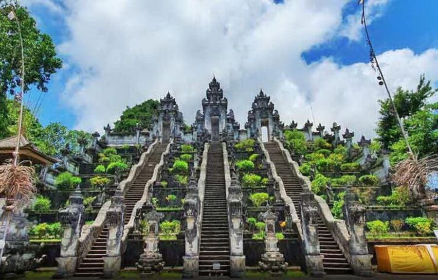 Bali: Lempuyang Temple, Tirta Gangga, and Virgin Beach Tour