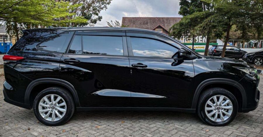 Bali: Luxury Private Car Charter With Experienced Driver - Service Overview and Pricing