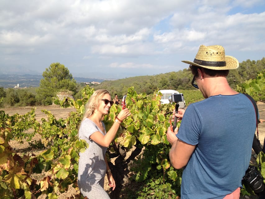Barcelona: Coastline E-Bike and Wine Tasting Tour
