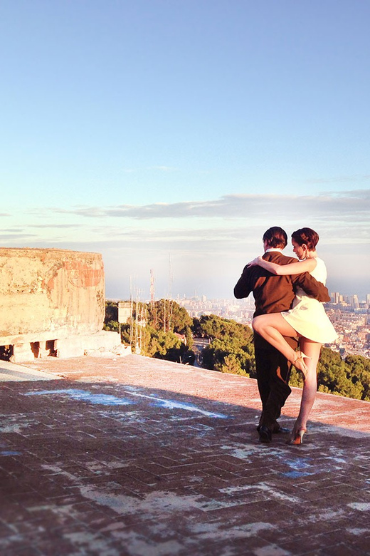 Barcelona: Rooftop Tango Lesson With Drinks and Videos