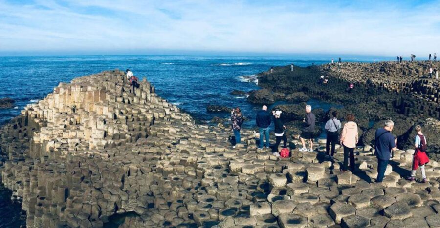 Belfast and Giants Causeway in Italian or Spanish