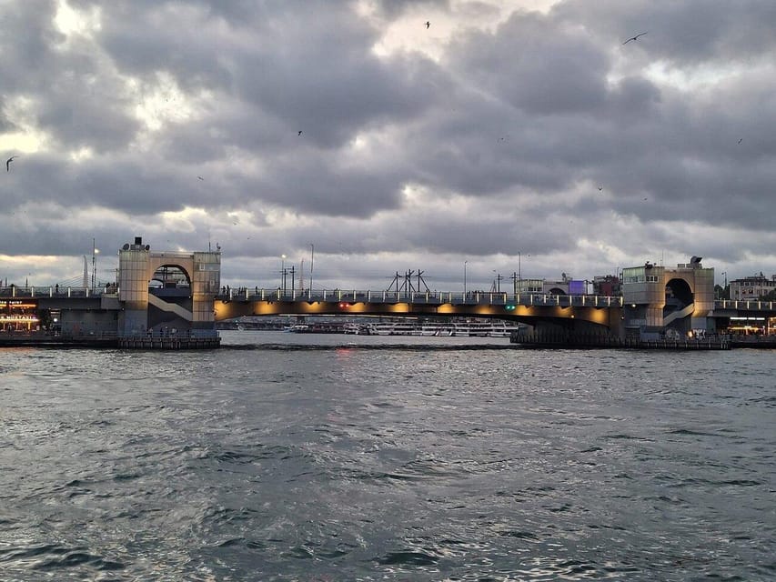 Best of Bosphorus Sunset Tour in Luxury Yacht With Drinks