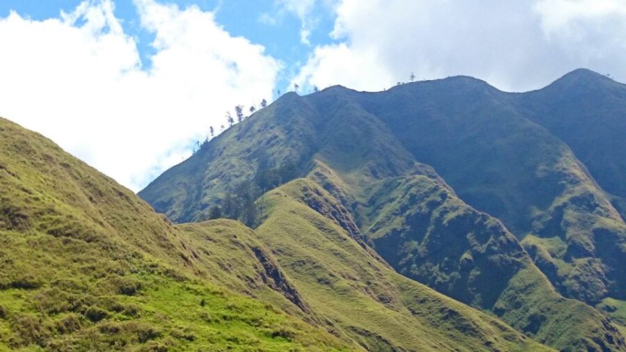 Best of Lombok: Tribe Villages, Traditions & Waterfalls