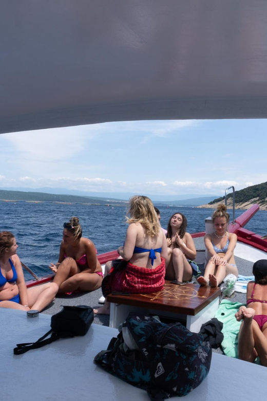 Boat Excursion With 2 Swimming Stops