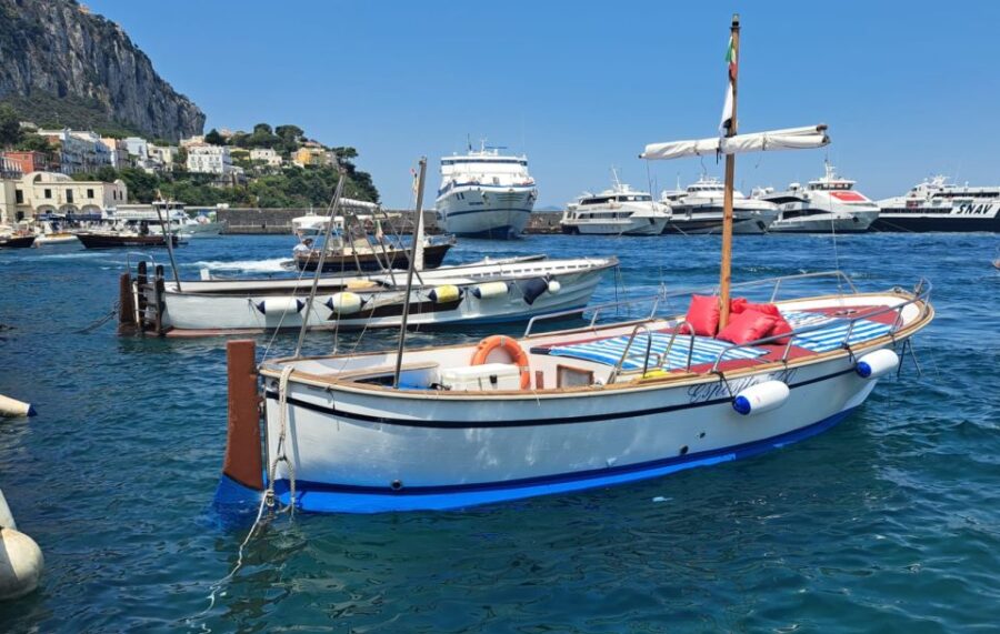 Boat Tour of Capri to Discover Capri 4 Hours