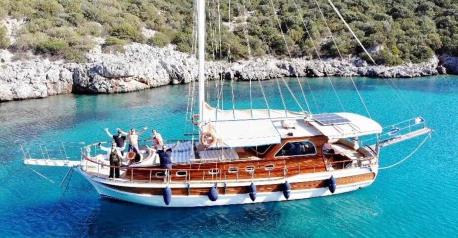 Bodrum: Private Island Boat Tour With Lunch