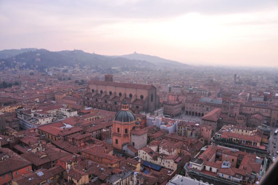Bologna: Private Tour With a Local Guide