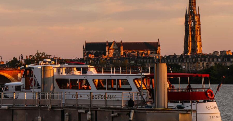 Bordeaux: Garonne River Yacht Cruise With Brunch